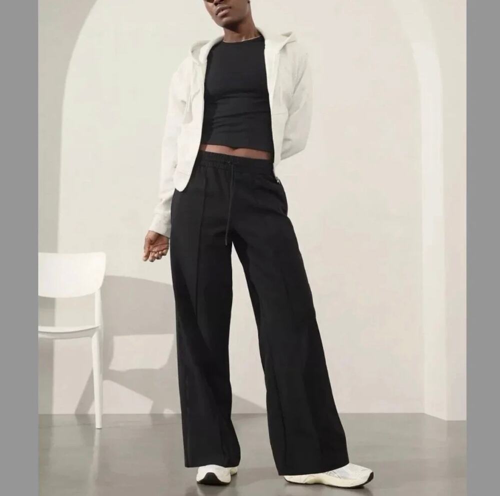 Athleta Endeavor High Rise Relaxed Pant with Elastic Waist in Deep Black